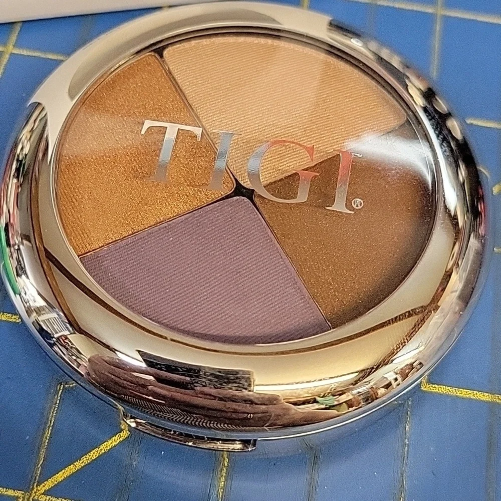 TIGI Posh Quad Eyeshadow Palette New in Box